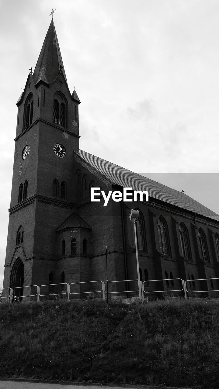 LOW ANGLE VIEW OF A CLOCK TOWER