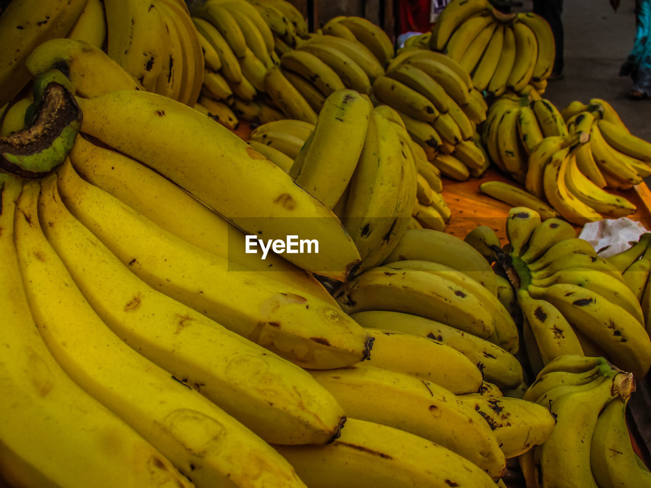 FULL FRAME SHOT OF BANANAS AT MARKET