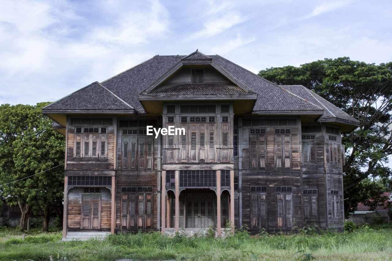 This is an ancient wood house at payao province, thailand