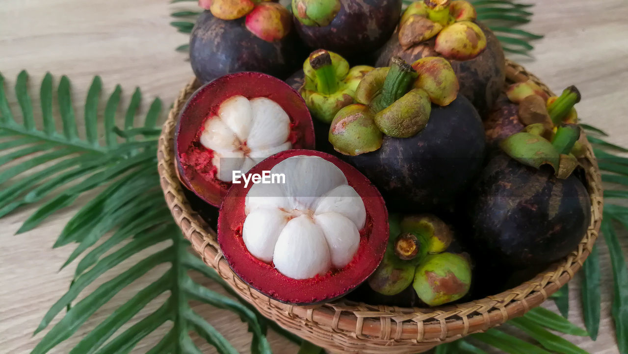 HIGH ANGLE VIEW OF FRUITS IN BASKET ON TABLE