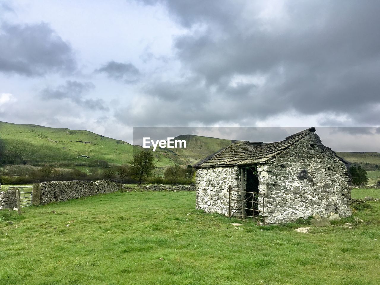 BUILT STRUCTURE ON LAND AGAINST SKY