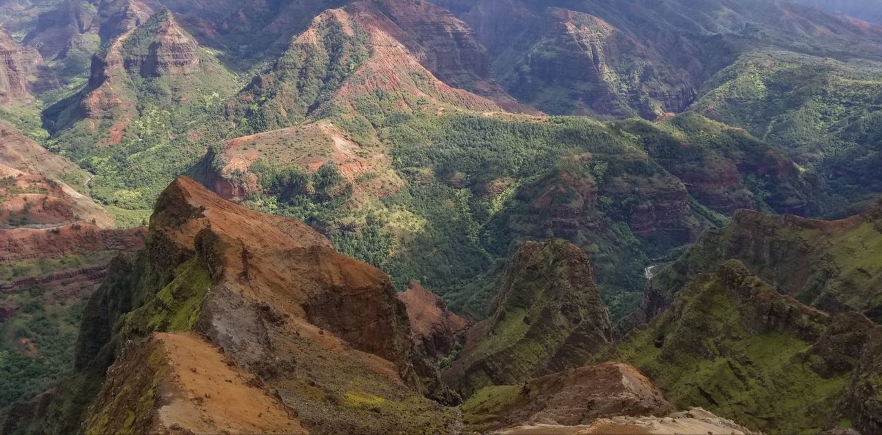 PANORAMIC SHOT OF MOUNTAIN RANGE AGAINST SKY