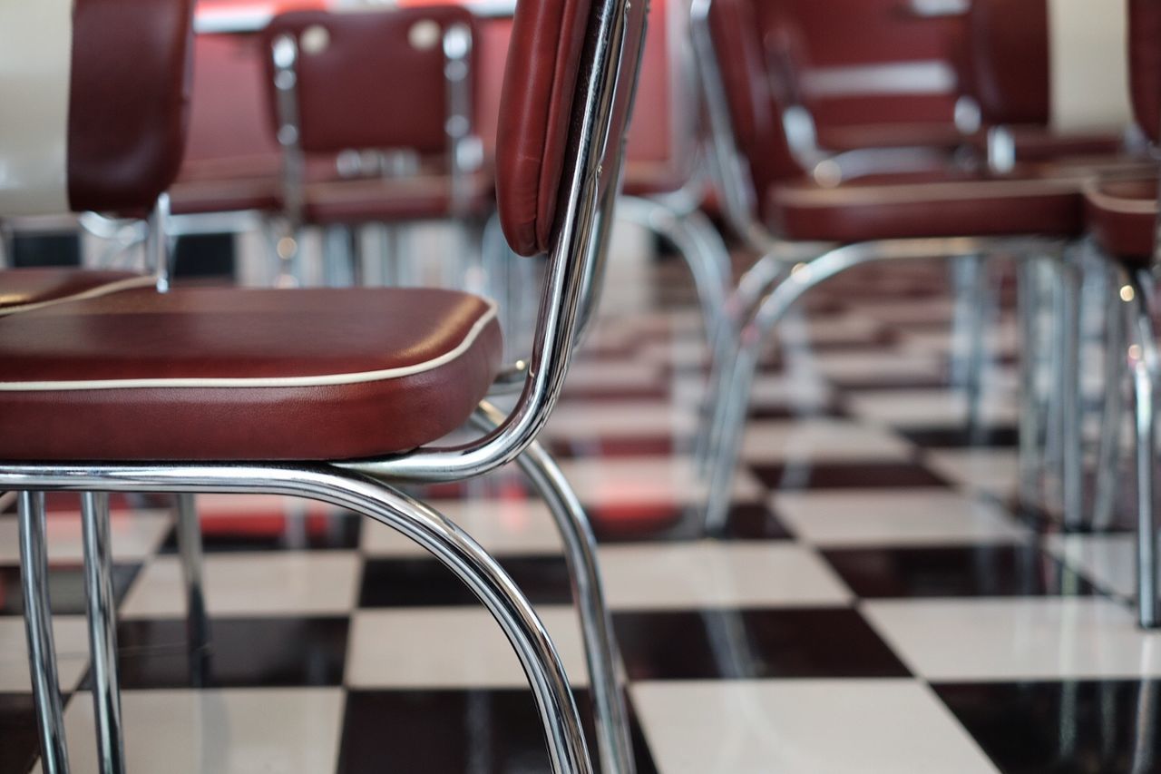 CHAIRS ON METAL