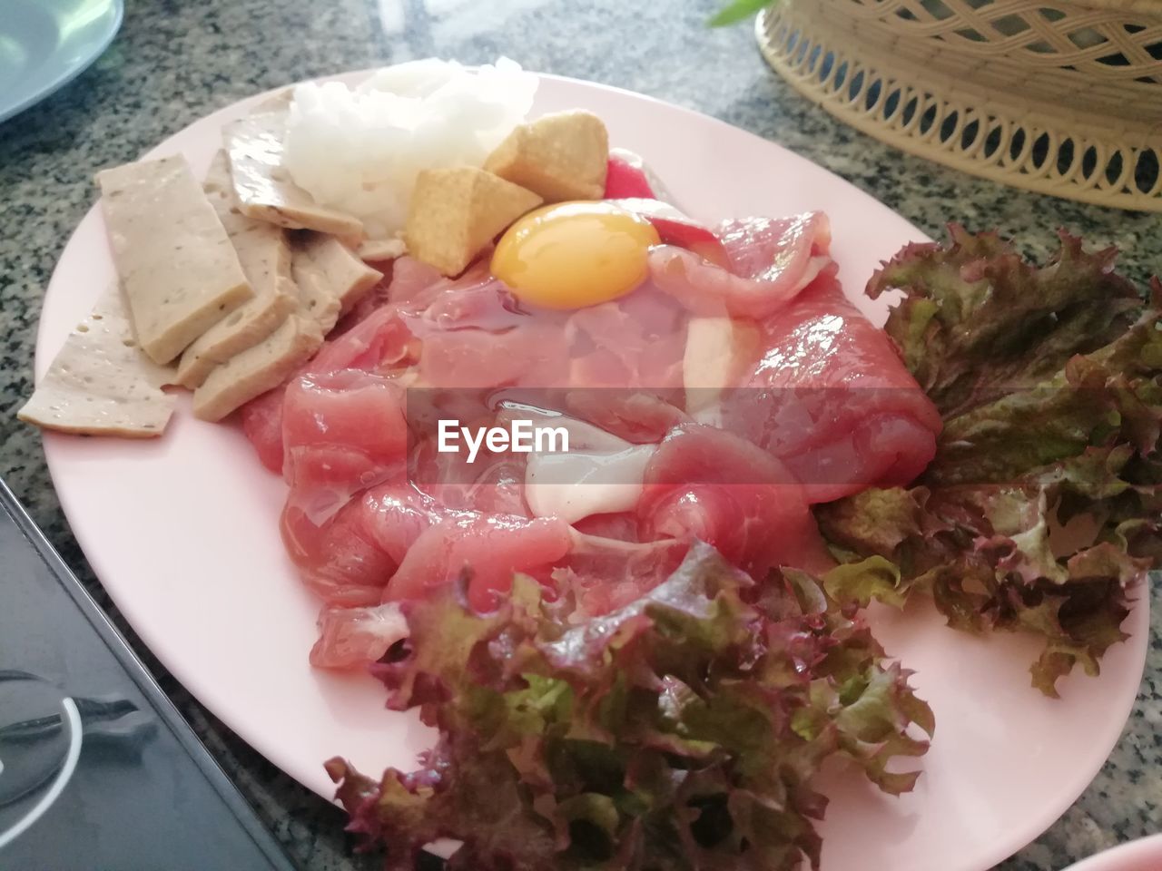 HIGH ANGLE VIEW OF BREAKFAST SERVED ON PLATE