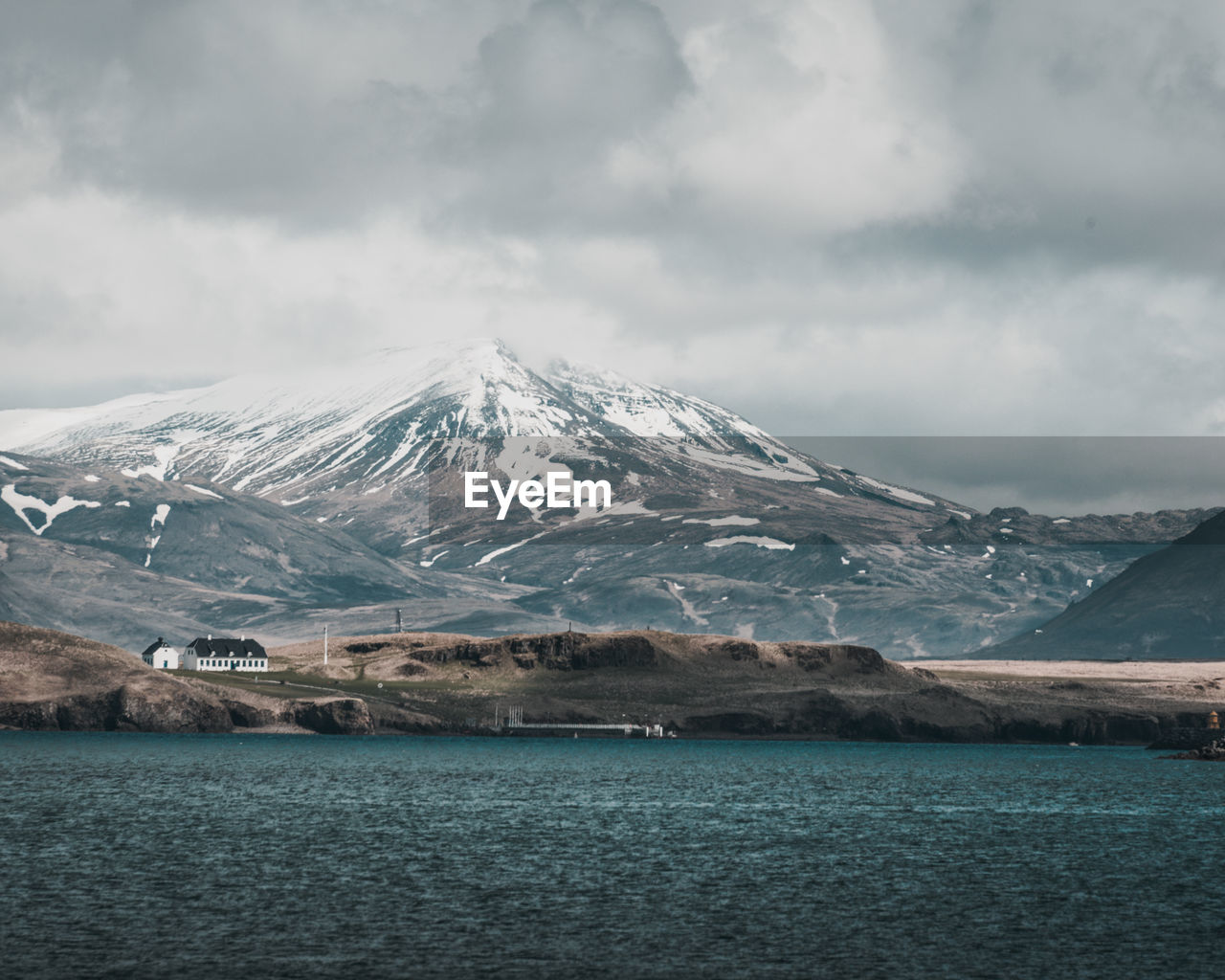 SNOWCAPPED MOUNTAIN AGAINST SKY