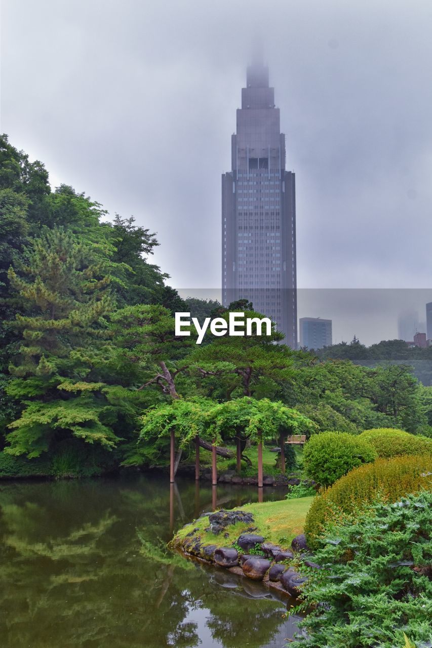 SCENIC VIEW OF MODERN BUILDING AGAINST SKY