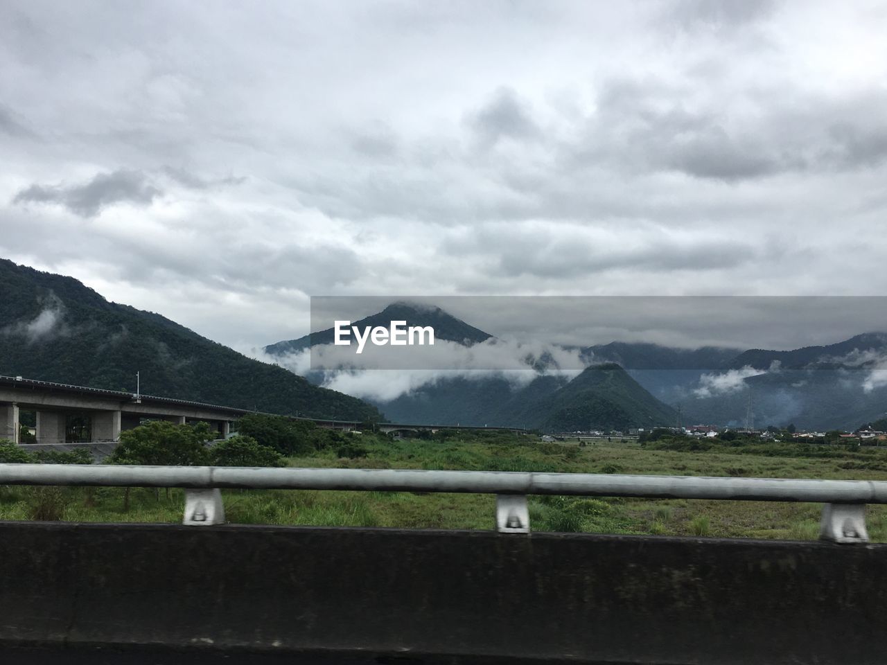 SCENIC VIEW OF MOUNTAIN AGAINST SKY