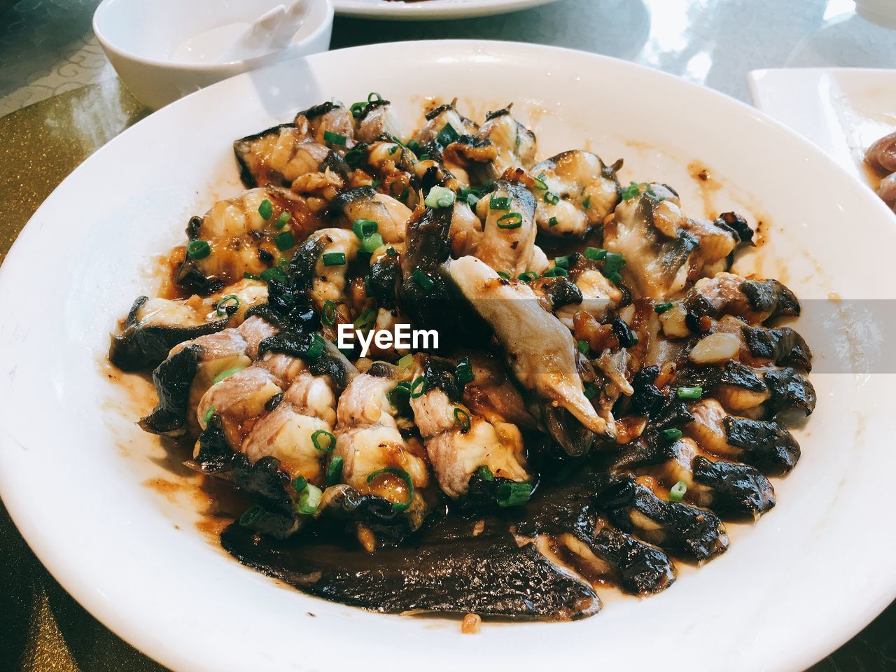 CLOSE-UP OF FOOD ON TABLE