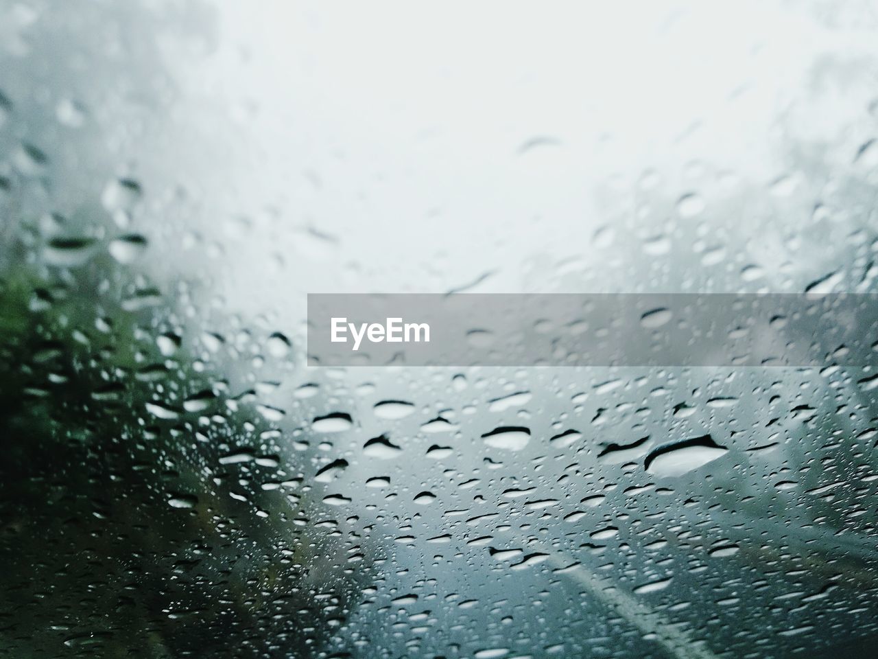 FULL FRAME SHOT OF RAINDROPS ON WATER