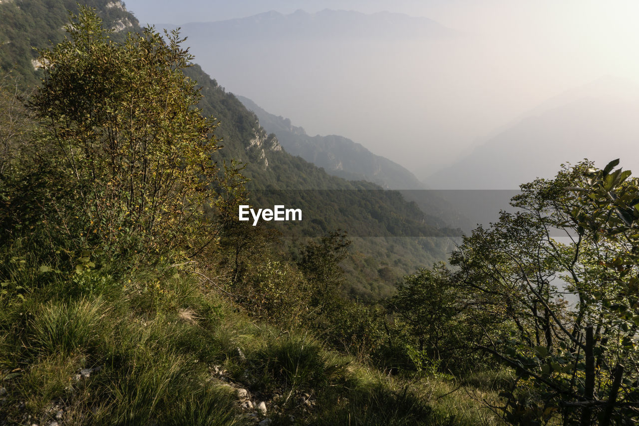SCENIC VIEW OF MOUNTAIN RANGE AGAINST SKY