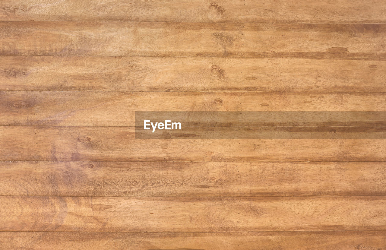 SURFACE LEVEL OF A WOODEN FLOOR