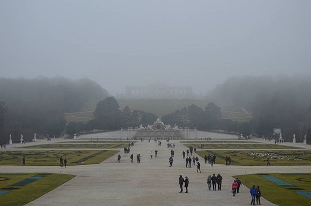 TOURISTS LOOKING AT MONUMENT