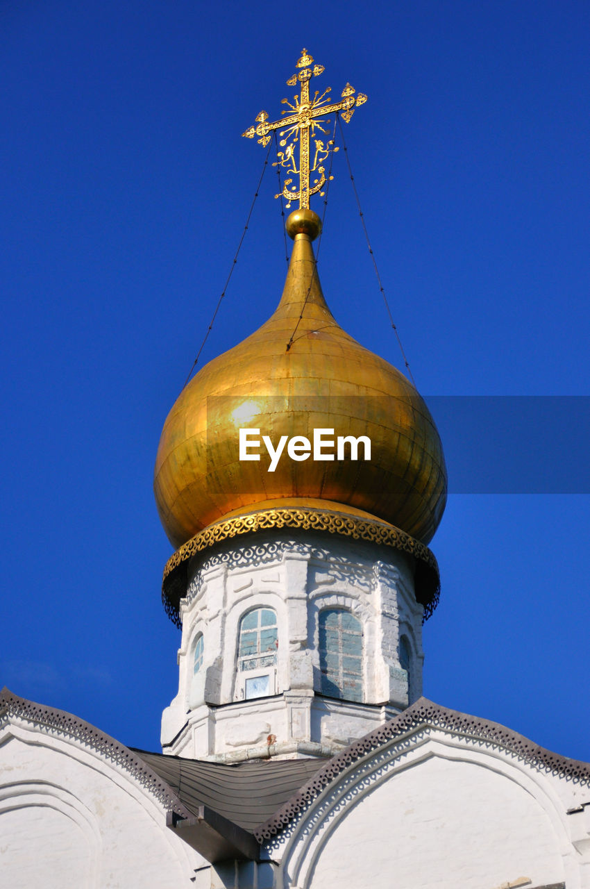 LOW ANGLE VIEW OF CATHEDRAL AGAINST SKY