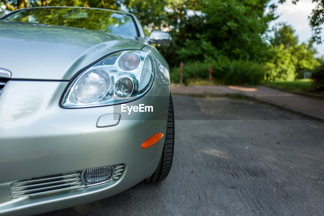 CLOSE-UP OF CAR ON STREET