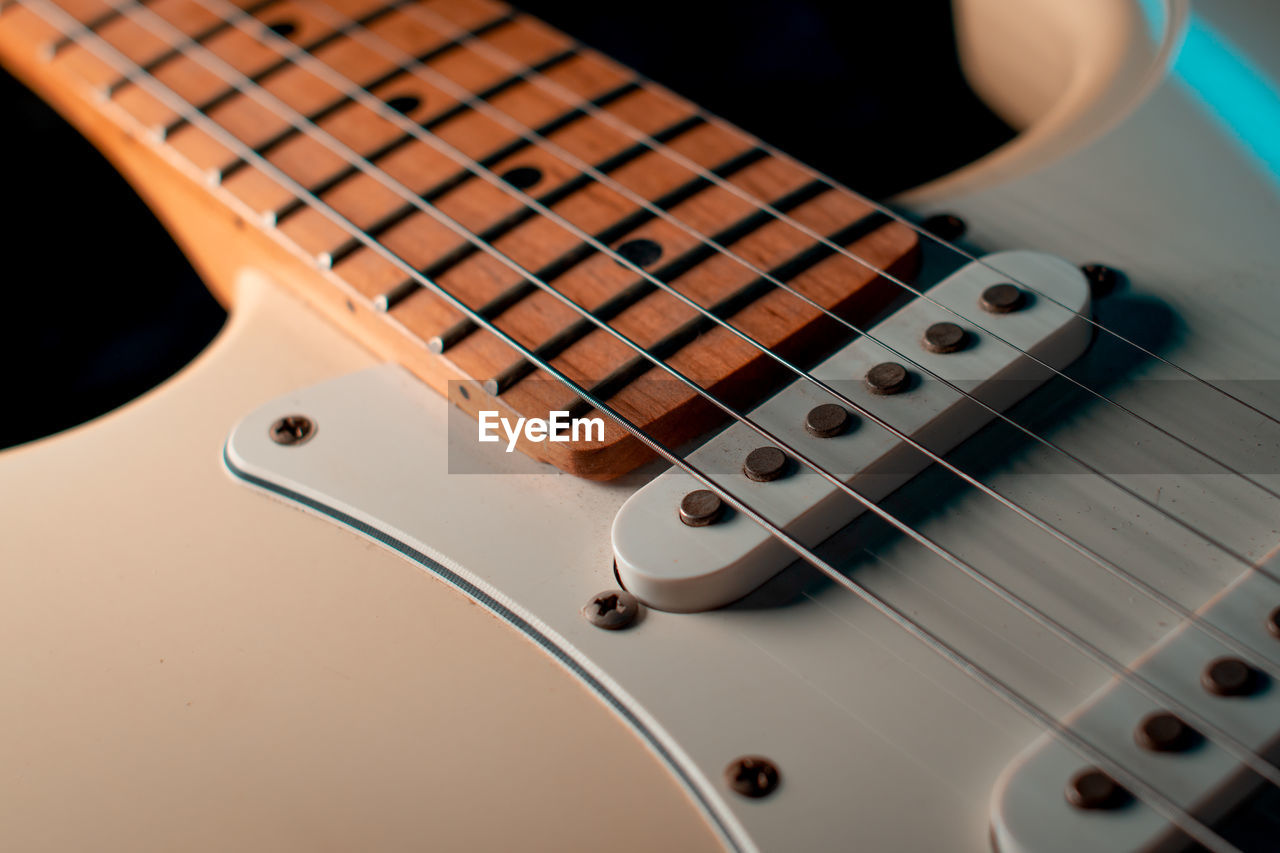 HIGH ANGLE VIEW OF GUITAR ON THE FLOOR