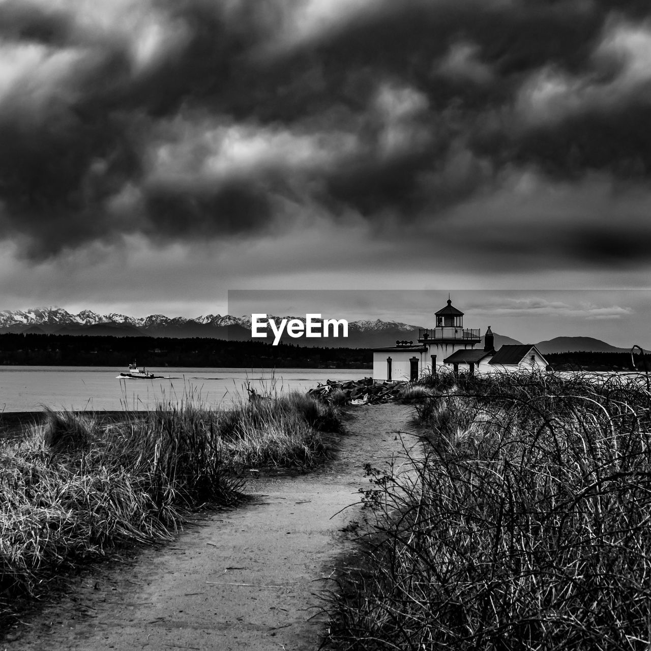 SCENIC VIEW OF RIVER AGAINST SKY