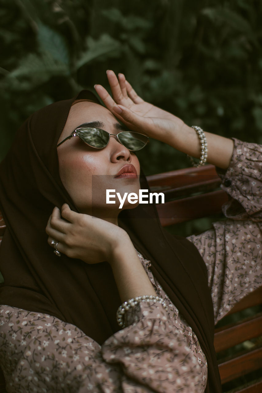 Young woman wearing sunglasses at park