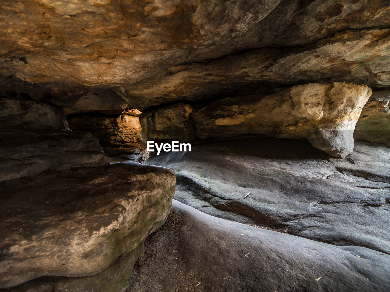 Sandstone errant rocks labyrinth in the table mountain national park, poland