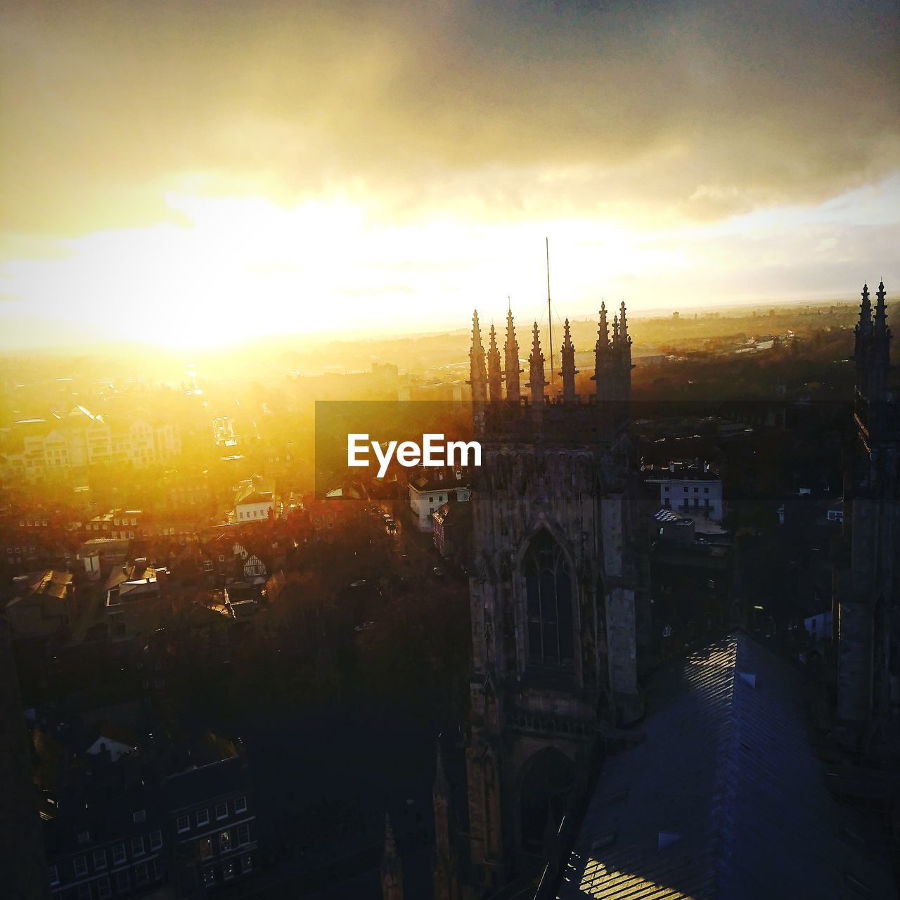 PANORAMIC SHOT OF CITYSCAPE AGAINST SKY