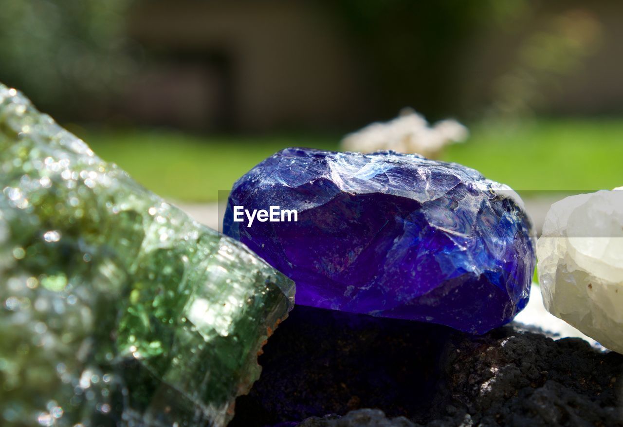 CLOSE-UP OF A ROCK WITH ROCKS