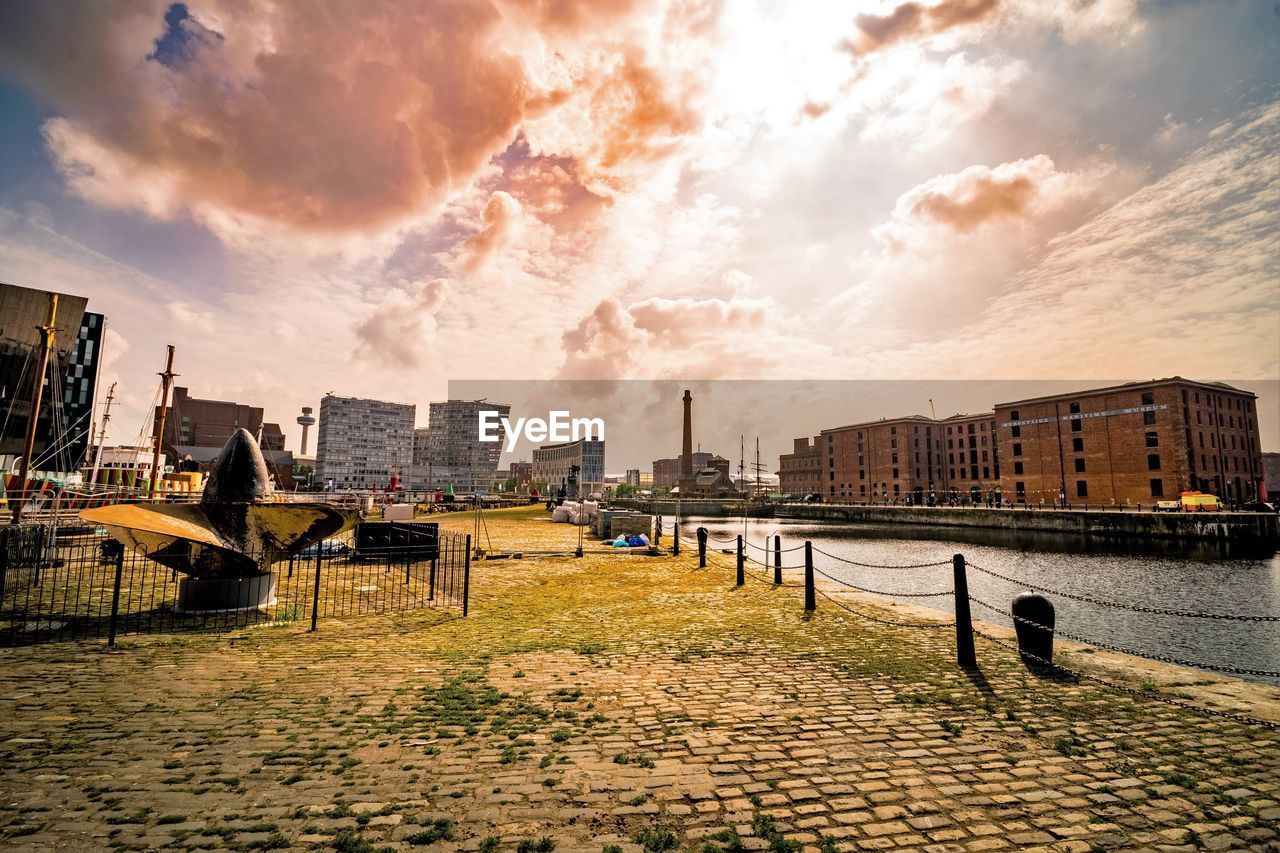 VIEW OF BUILDINGS AGAINST CLOUDY SKY