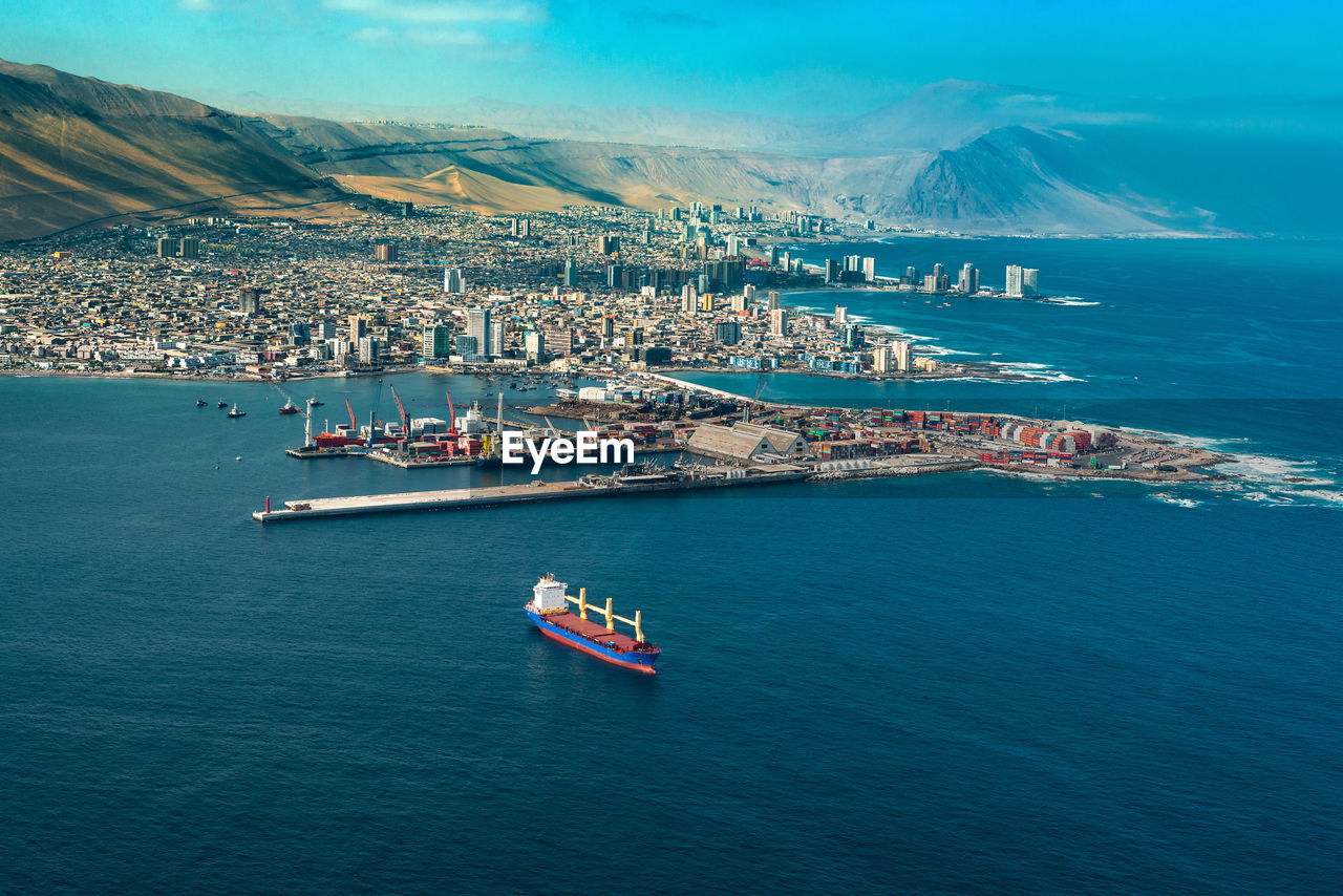 HIGH ANGLE VIEW OF SEA BY MOUNTAIN AGAINST SKY