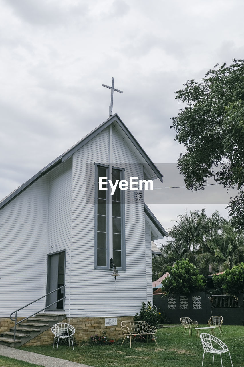 architecture, built structure, building exterior, building, sky, cloud, plant, house, nature, no people, grass, day, place of worship, outdoors, tree, rural area, home, residential district, cottage, facade