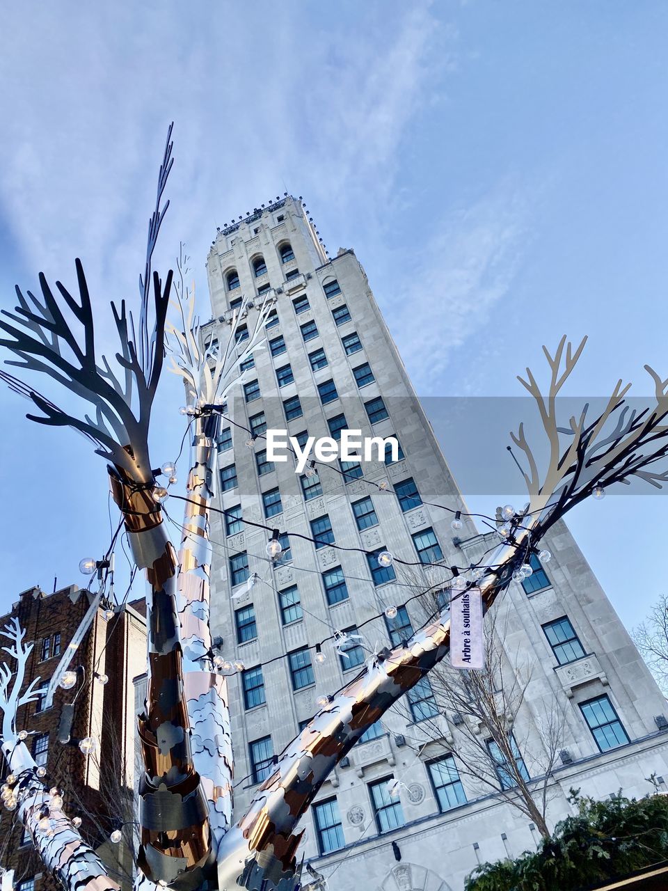 LOW ANGLE VIEW OF BUILDING AGAINST SKY