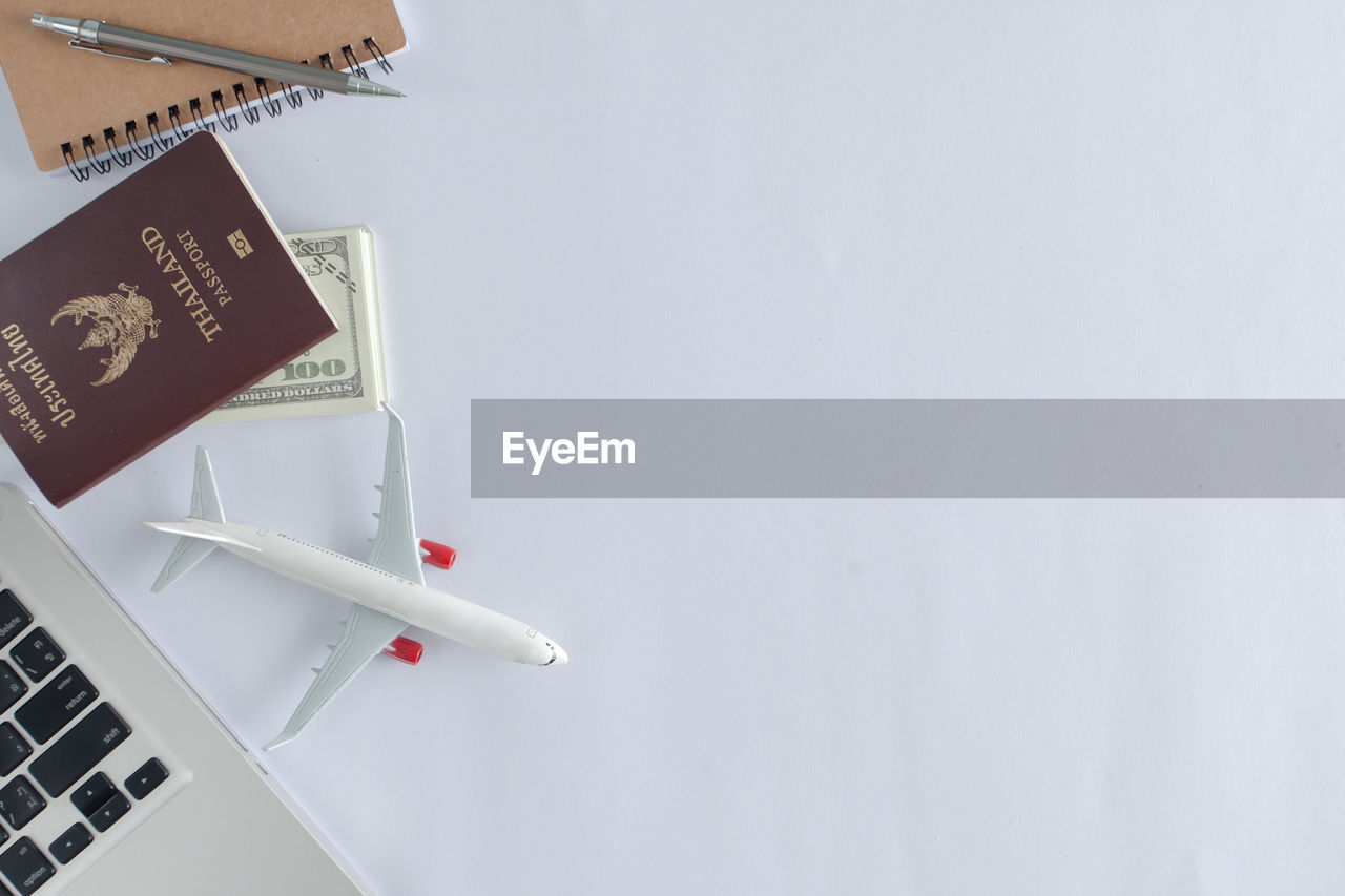 HIGH ANGLE VIEW OF BOOK AND PEN ON TABLE