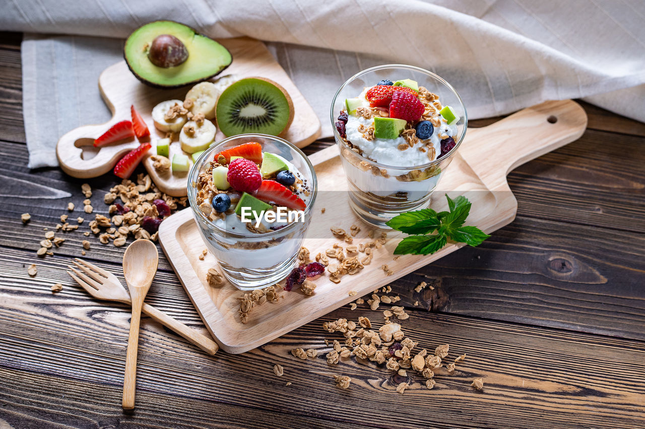 HIGH ANGLE VIEW OF FRUITS IN PLATE ON TABLE