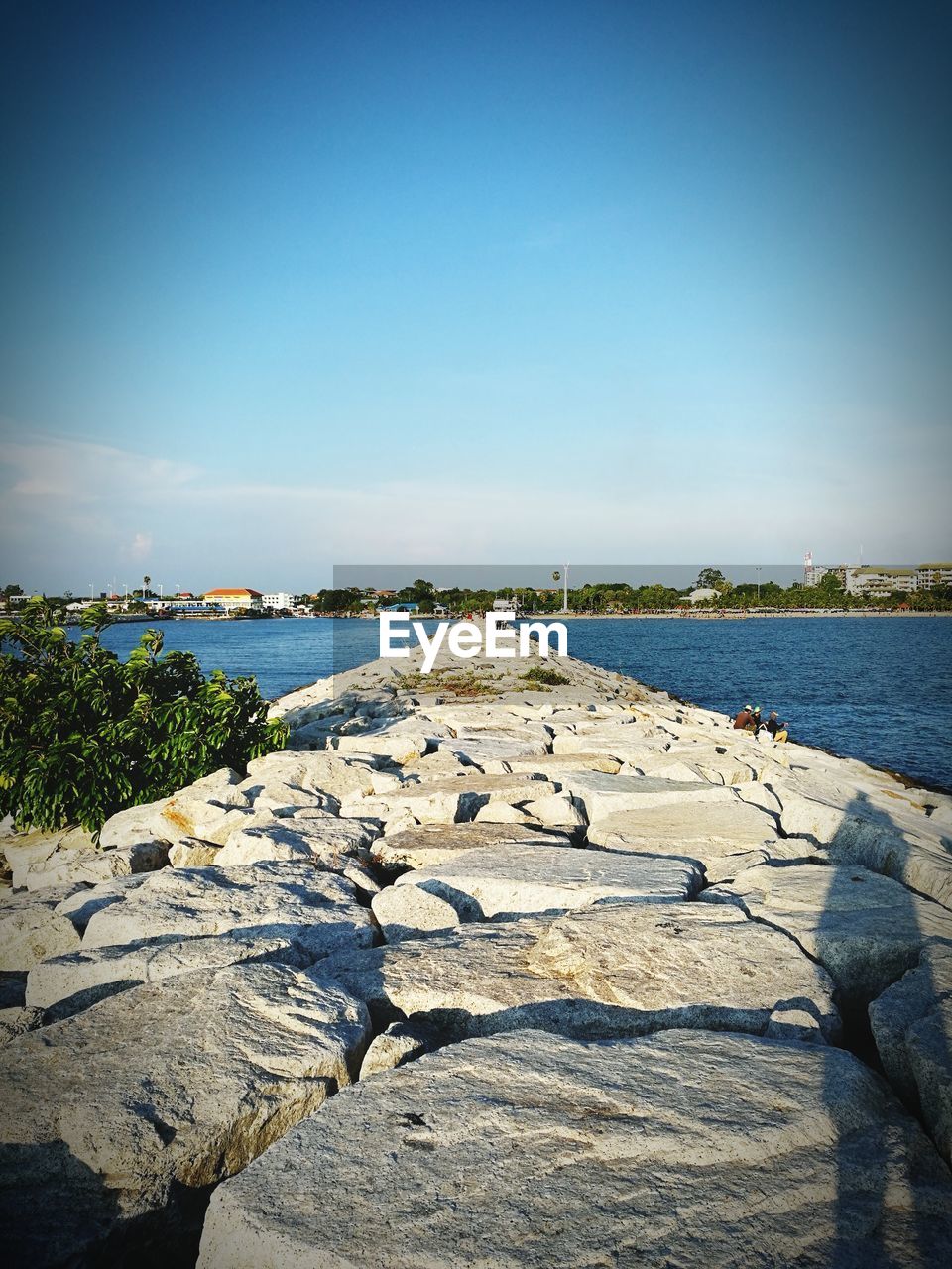 SCENIC VIEW OF LAKE AGAINST CLEAR SKY