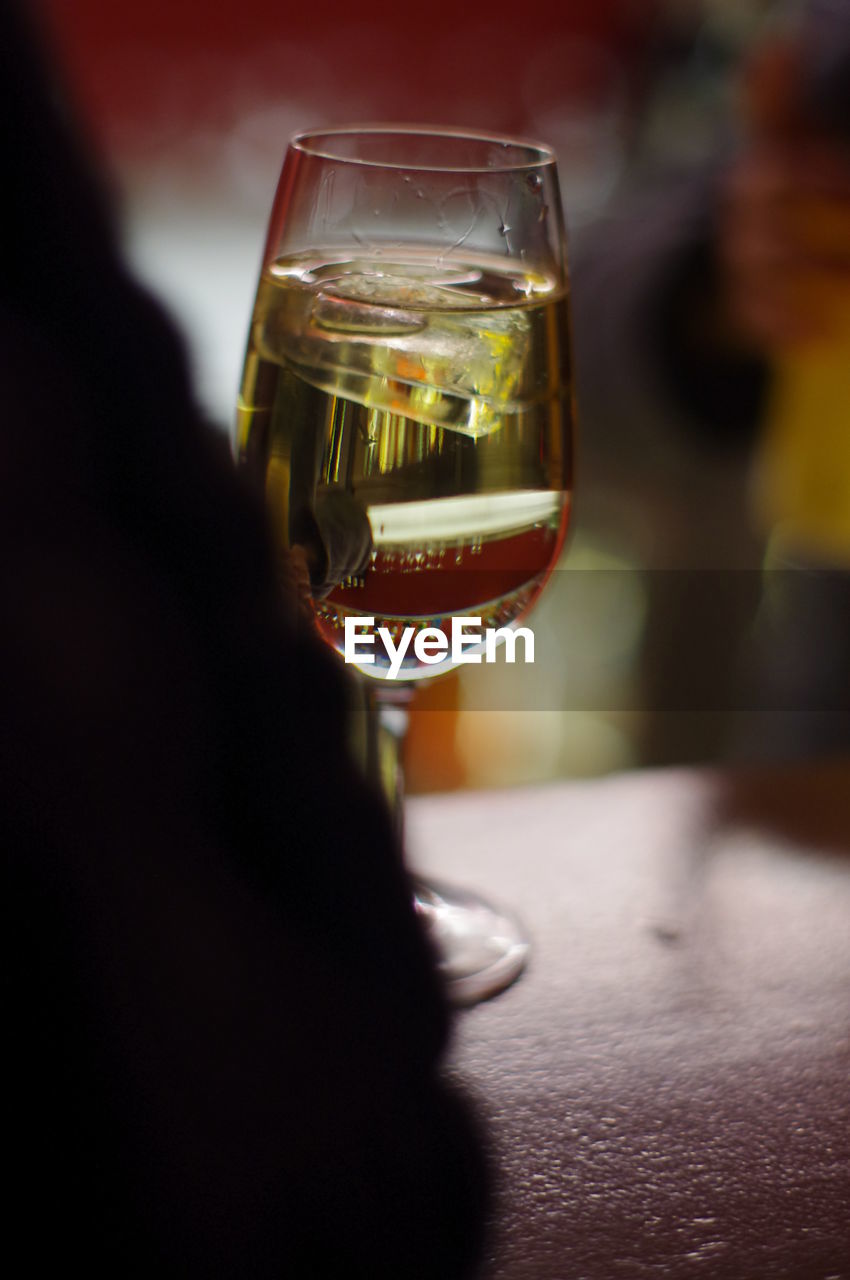 cropped hand of woman holding wineglass