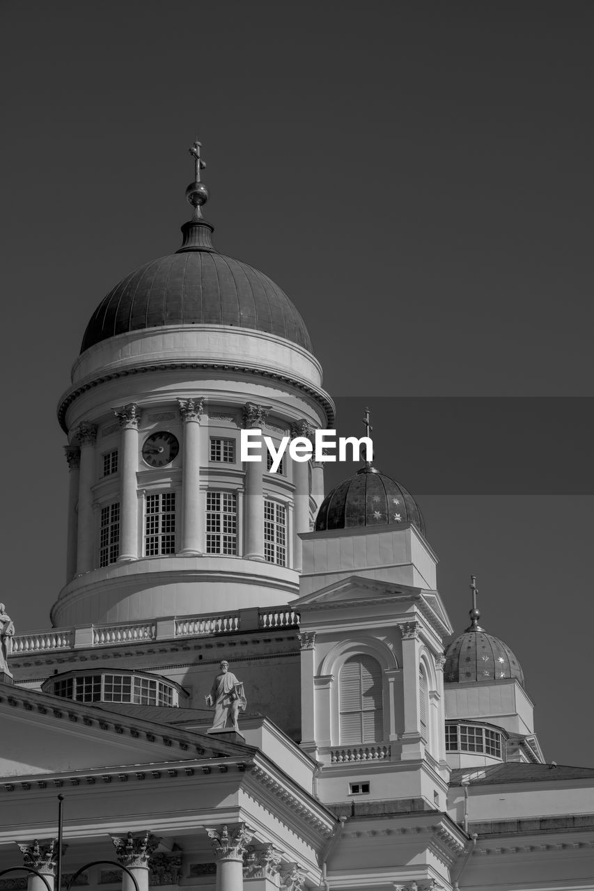 dome, architecture, building exterior, built structure, black and white, travel destinations, place of worship, monochrome, religion, monochrome photography, belief, sky, no people, building, low angle view, spirituality, city, nature, travel, government, landmark, tourism, clear sky, white, history, the past, outdoors