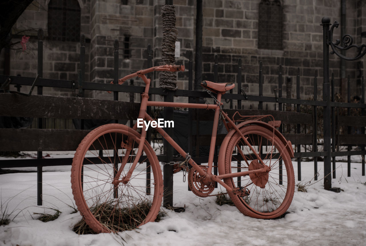 BICYCLE ON SNOW COVERED CITY