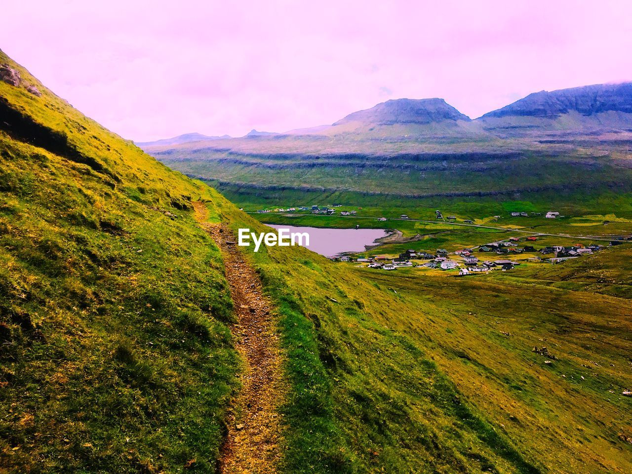 SCENIC VIEW OF GREEN LANDSCAPE AND MOUNTAINS AGAINST SKY