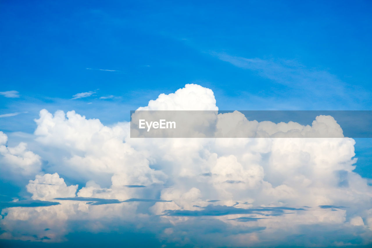 LOW ANGLE VIEW OF CLOUDSCAPE AGAINST SKY