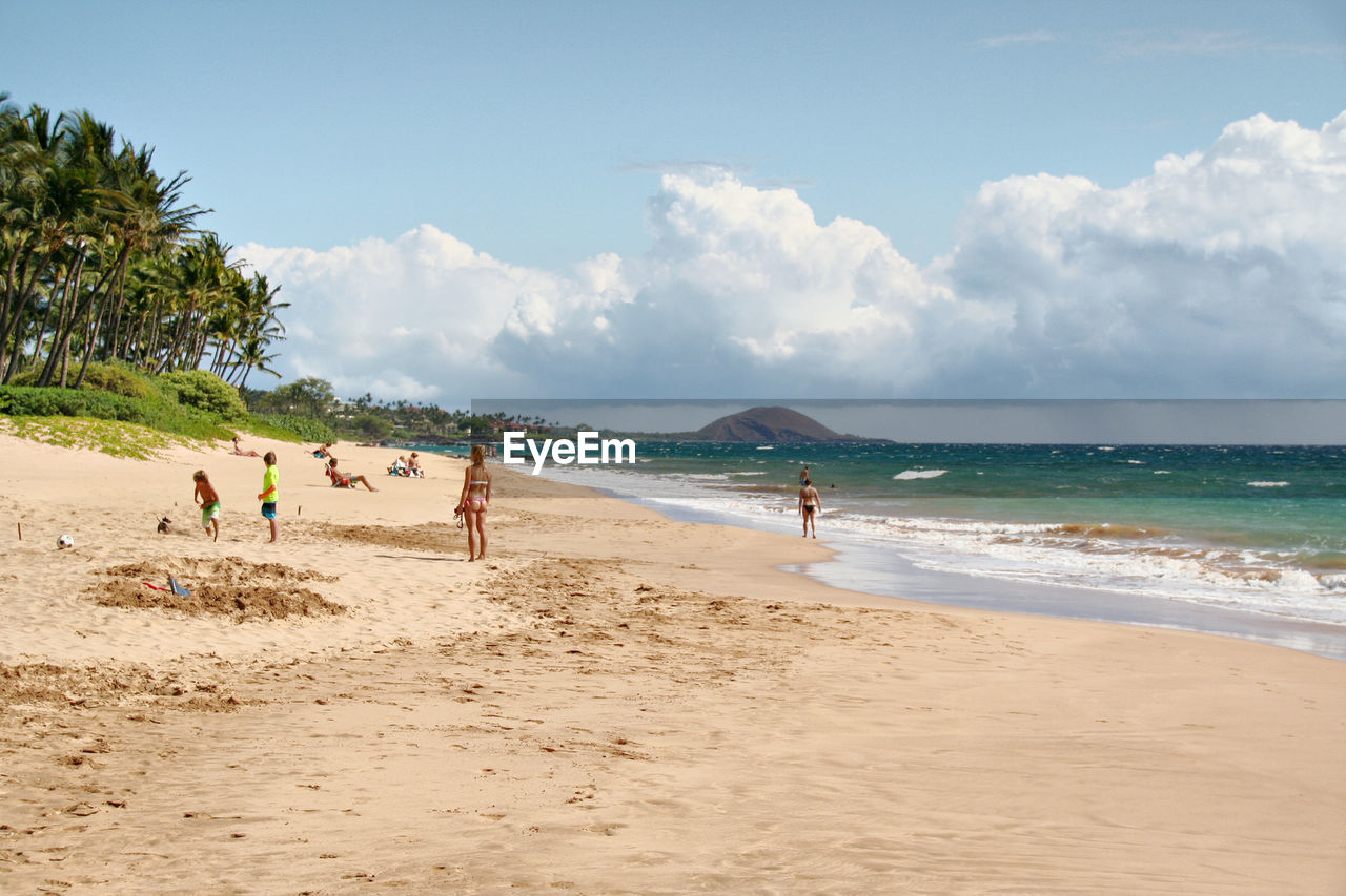 PEOPLE ON BEACH