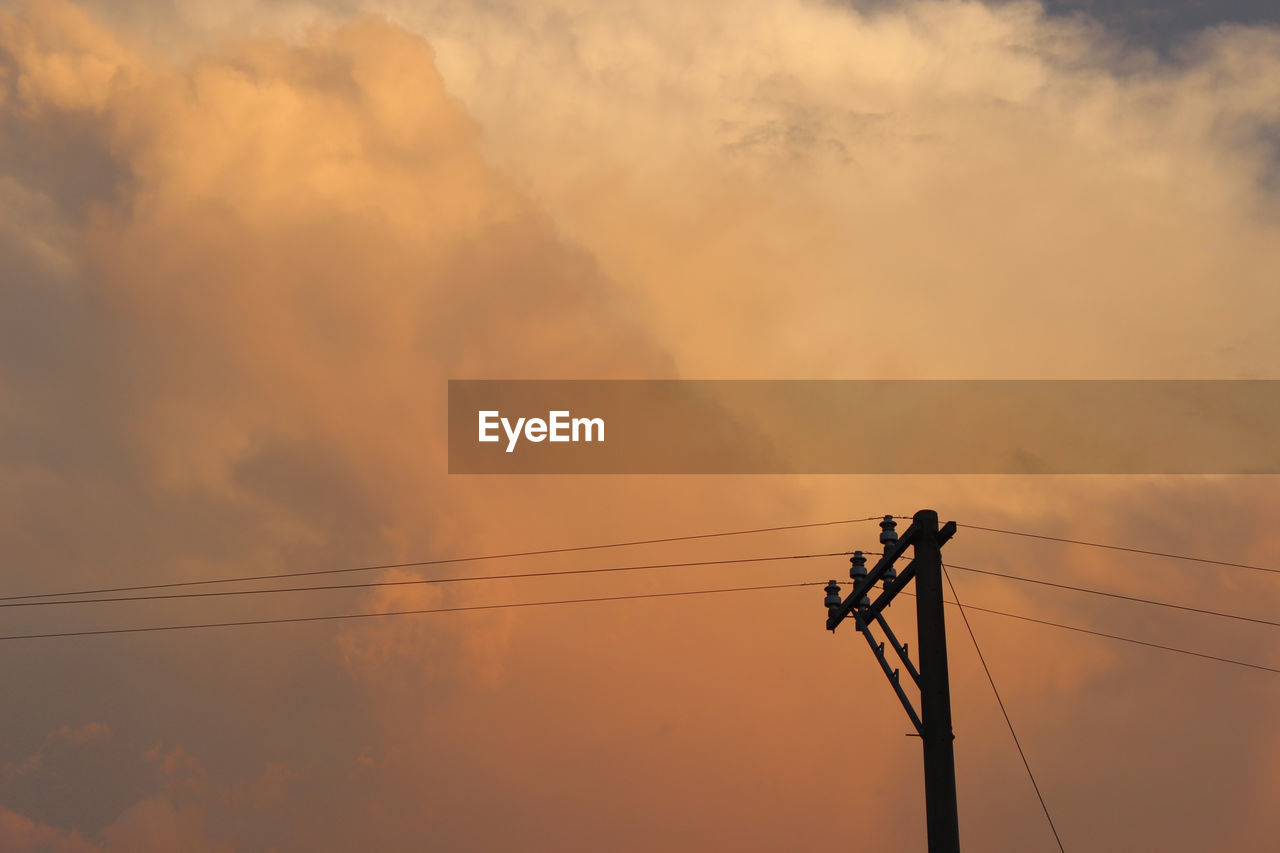 LOW ANGLE VIEW OF SILHOUETTE ELECTRICITY PYLON AGAINST SKY