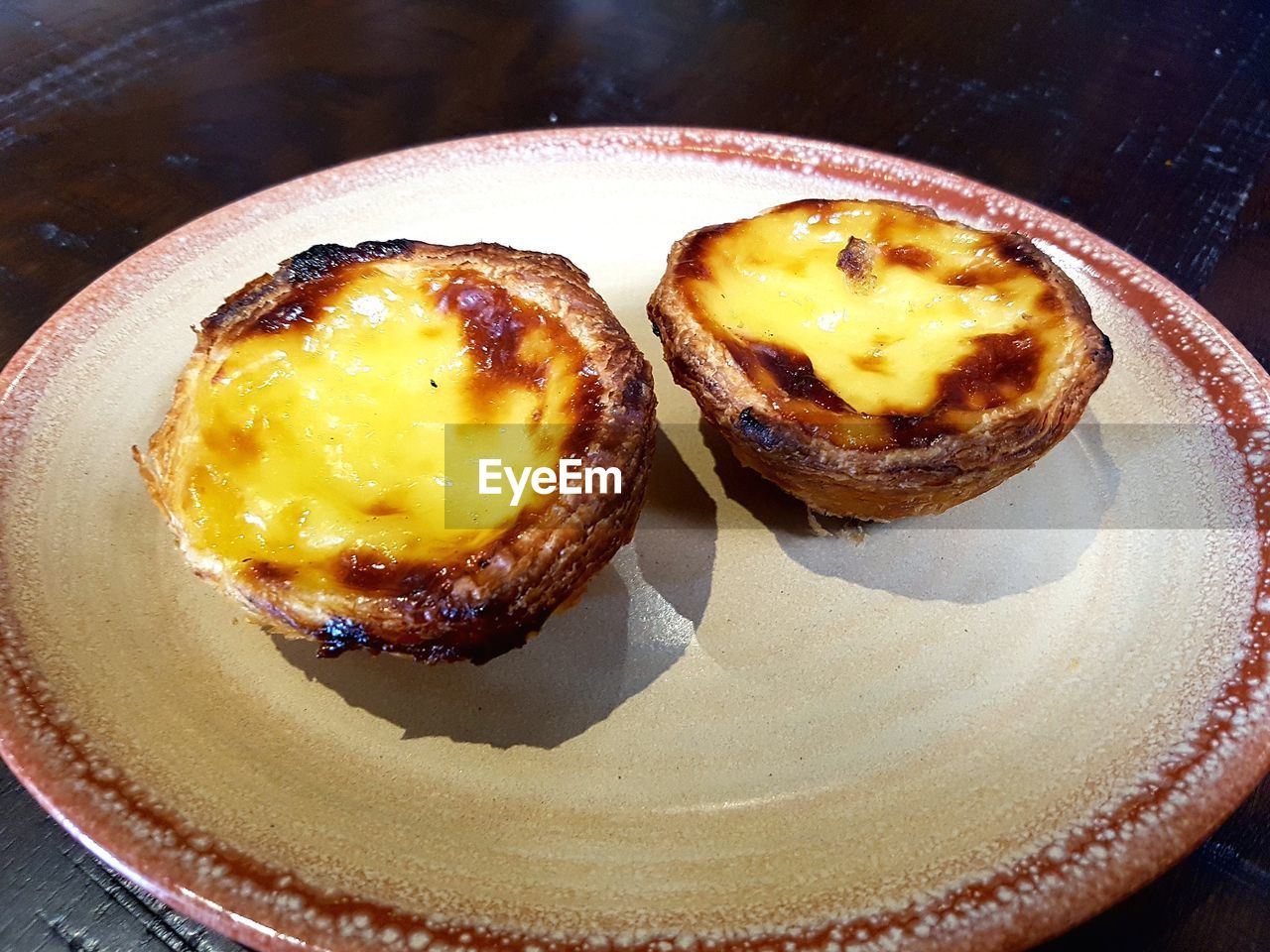 HIGH ANGLE VIEW OF BREAKFAST SERVED IN PLATE