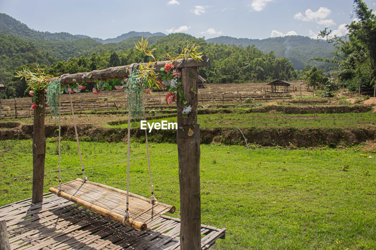 VIEW OF AGRICULTURAL FIELD AGAINST SKY