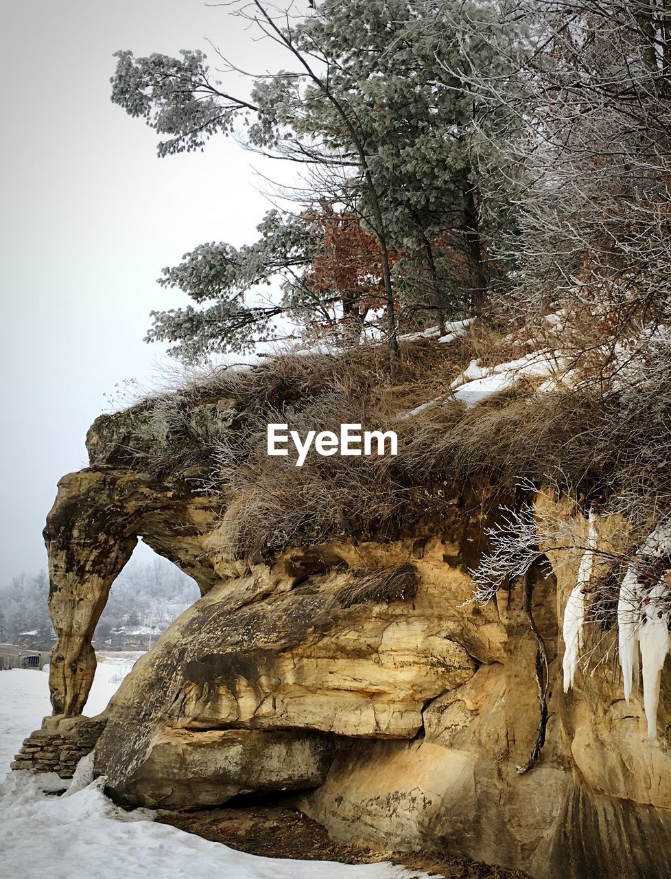 ROCK FORMATIONS ON ROCKS