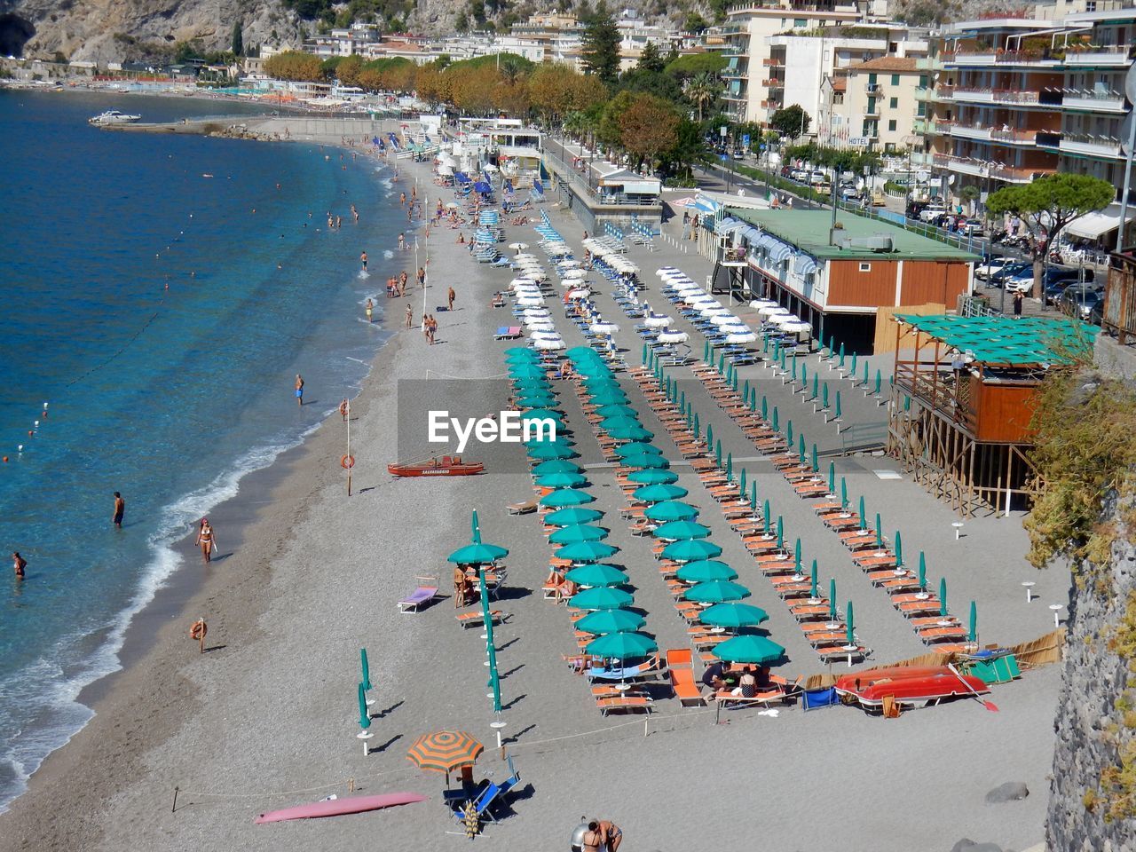 HIGH ANGLE VIEW OF CROWD AT BEACH