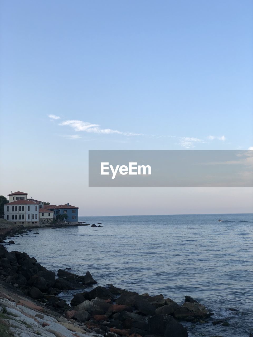 SCENIC VIEW OF SEA AGAINST BUILDINGS