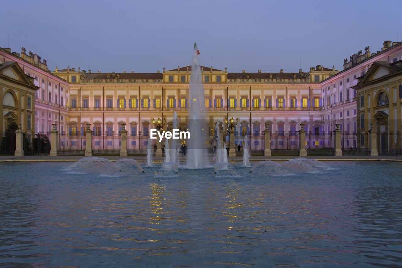architecture, building exterior, built structure, water, travel destinations, palace, city, sky, nature, travel, history, tourism, landmark, the past, cityscape, town square, building, reflection, clear sky, plaza, facade, evening, waterway, outdoors, mansion, town, no people, blue