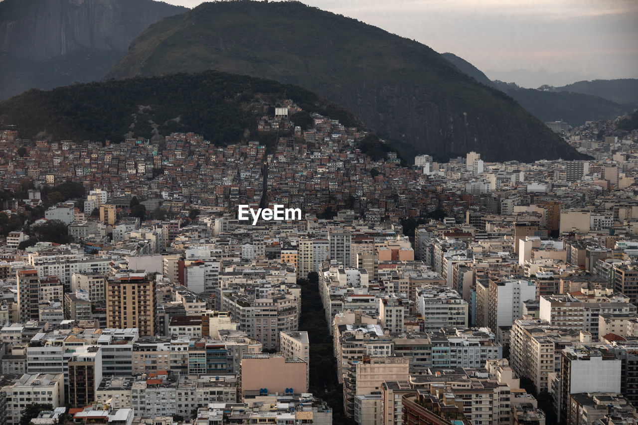 AERIAL VIEW OF A CITY BUILDINGS