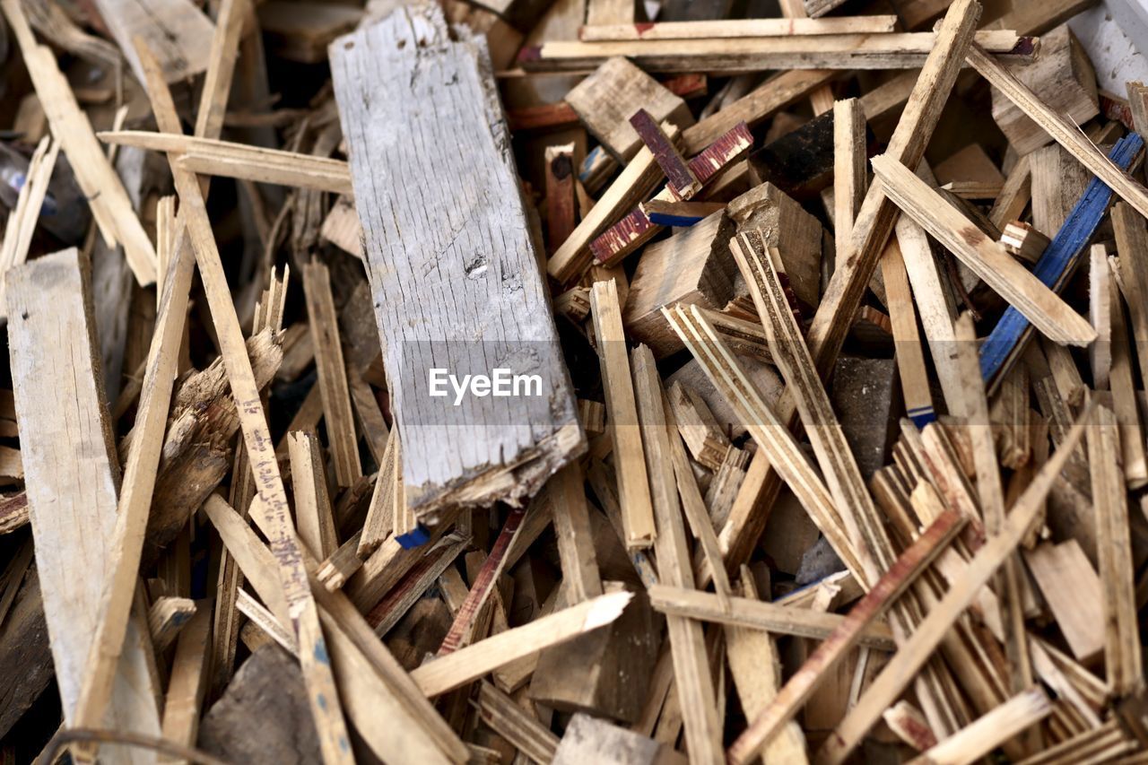 FULL FRAME SHOT OF DAMAGED WOODEN LOGS