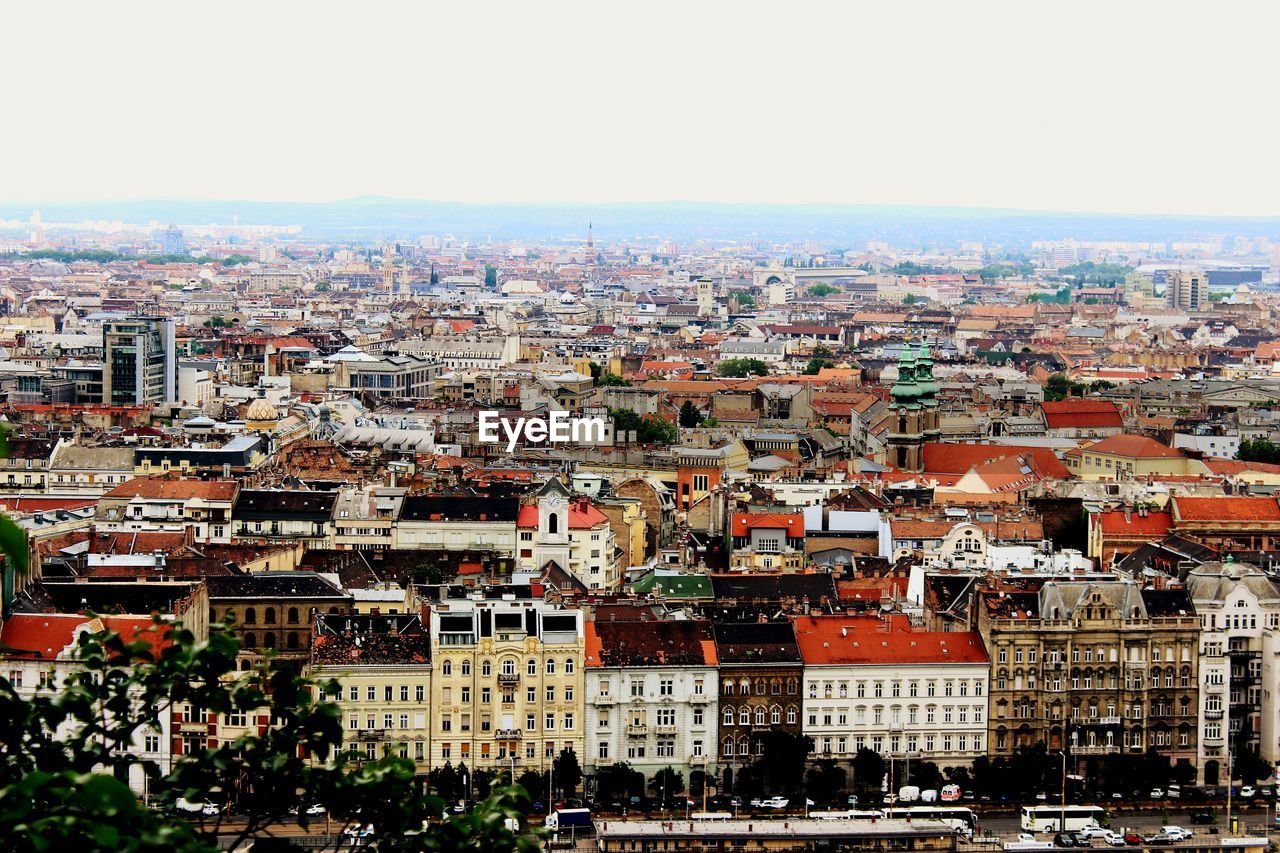 HIGH ANGLE VIEW OF BUILDINGS AGAINST SKY