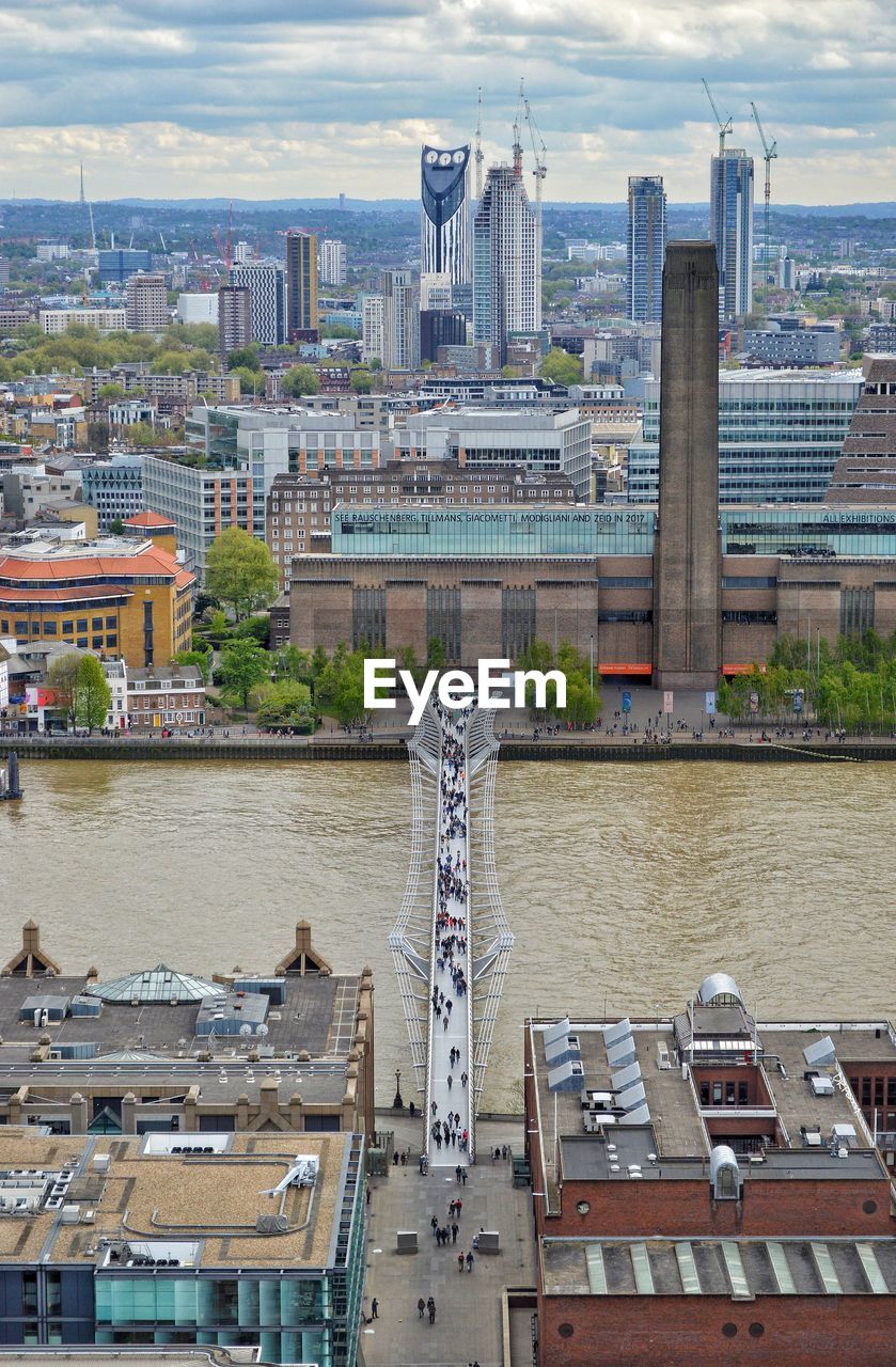 VIEW OF BUILDINGS IN CITY