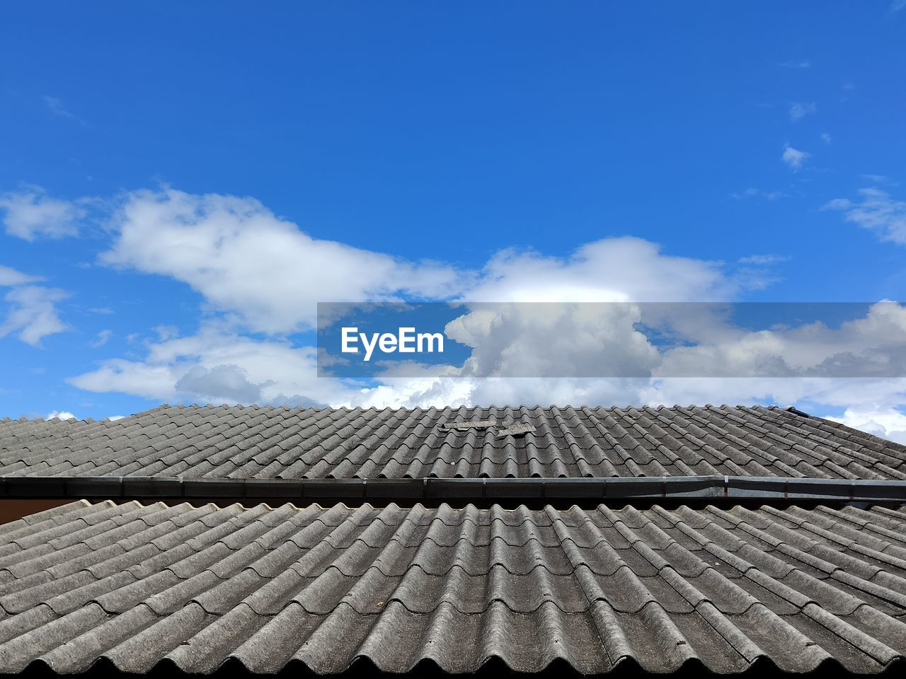 sky, roof, architecture, cloud, built structure, building exterior, solar energy, solar panel, blue, roof tile, building, outdoor structure, sunlight, nature, day, alternative energy, renewable energy, no people, power generation, outdoors, house, technology, environment, environmental conservation