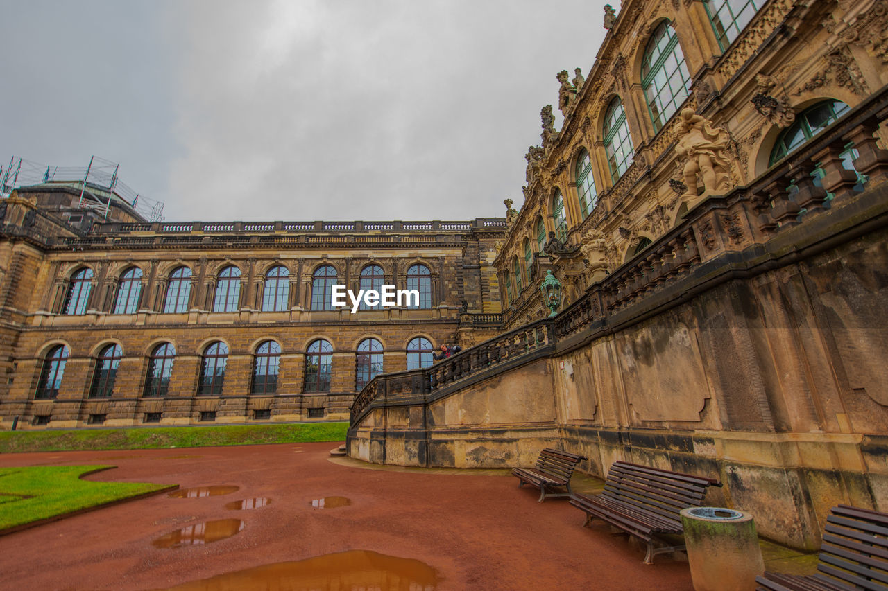 LOW ANGLE VIEW OF HISTORIC BUILDING AGAINST SKY